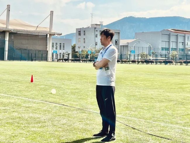 现在听乔飞宇提到了李晓芬的名字，便以为是他大哥对李晓芬心生歹念。